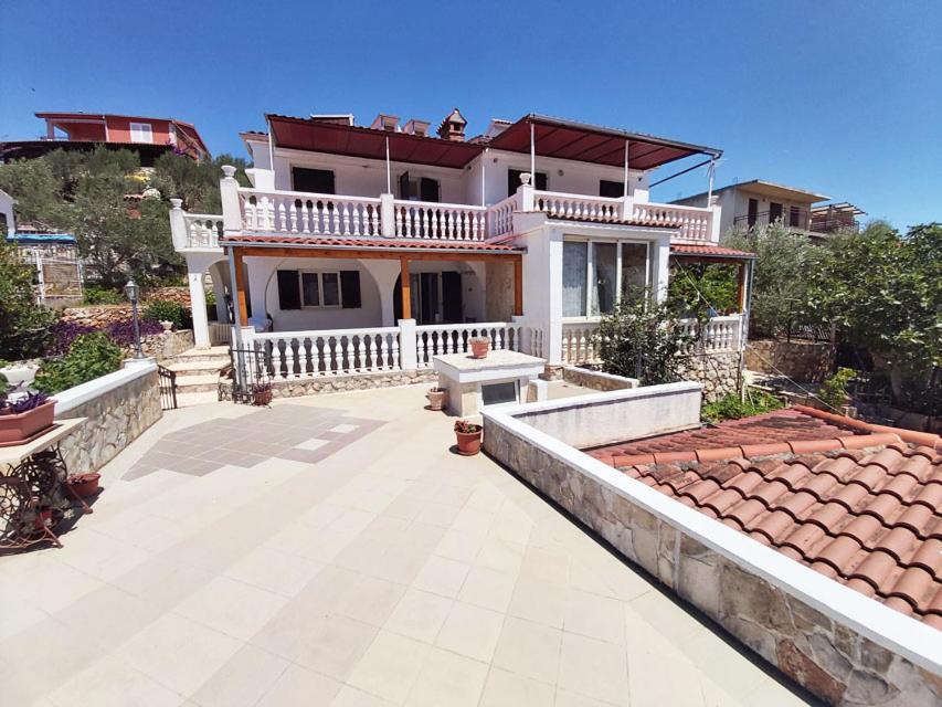 Apartments Carmen Vinišće Eksteriør billede