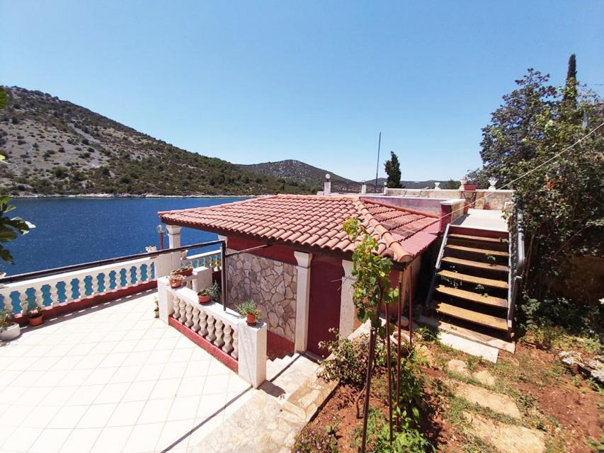 Apartments Carmen Vinišće Eksteriør billede