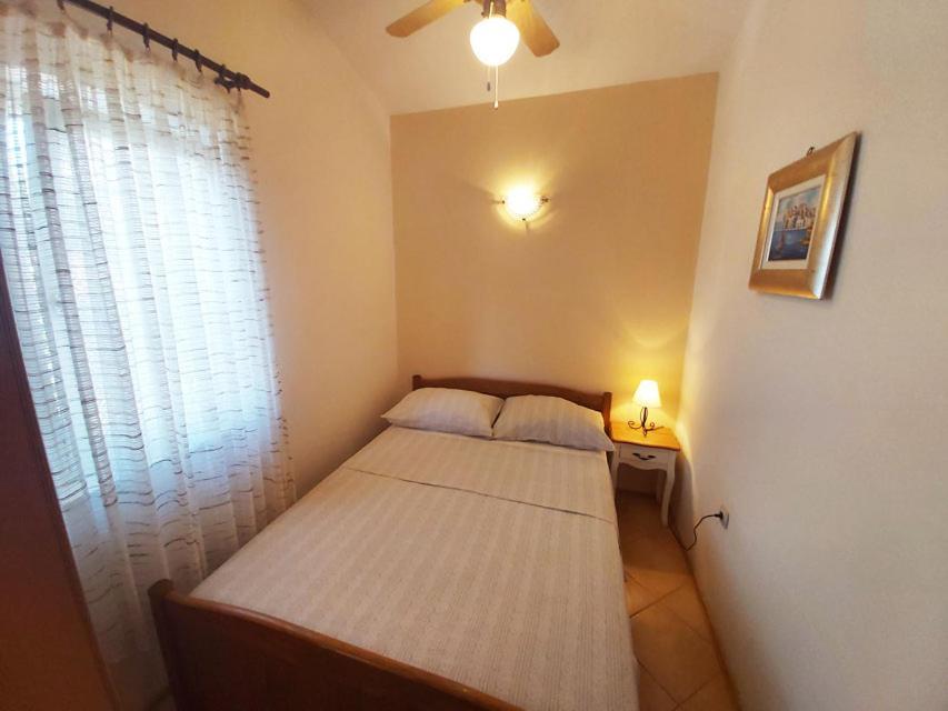 Apartments Carmen Vinišće Eksteriør billede