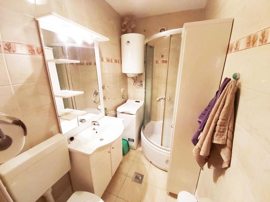 Apartments Carmen Vinišće Eksteriør billede