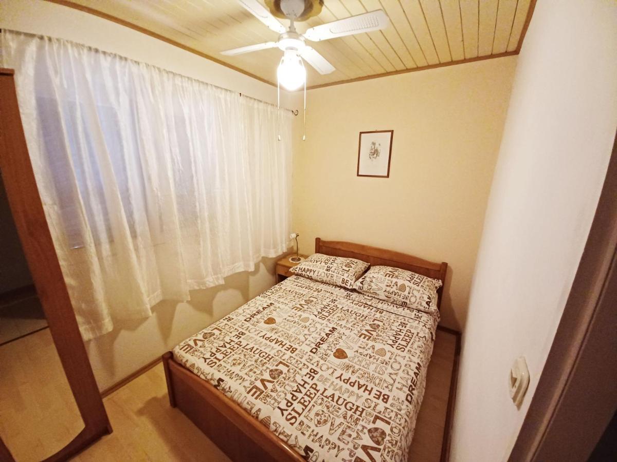 Apartments Carmen Vinišće Eksteriør billede
