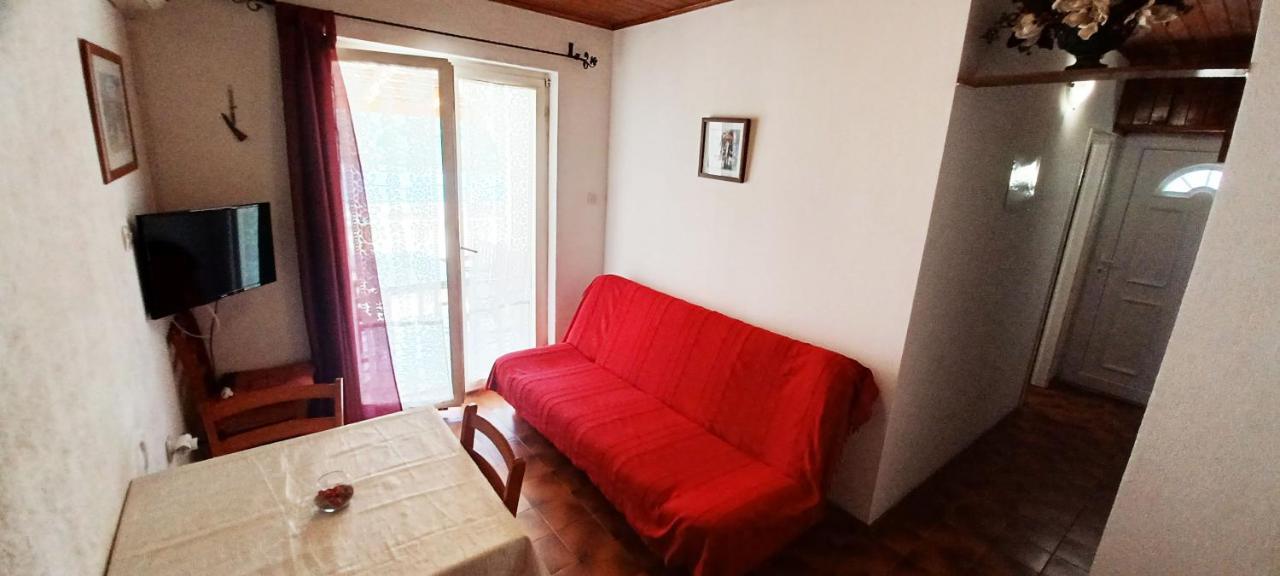 Apartments Carmen Vinišće Eksteriør billede