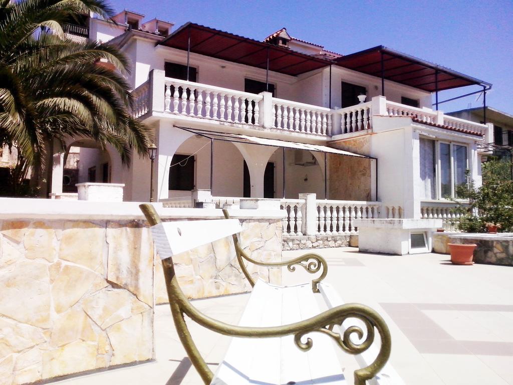 Apartments Carmen Vinišće Værelse billede