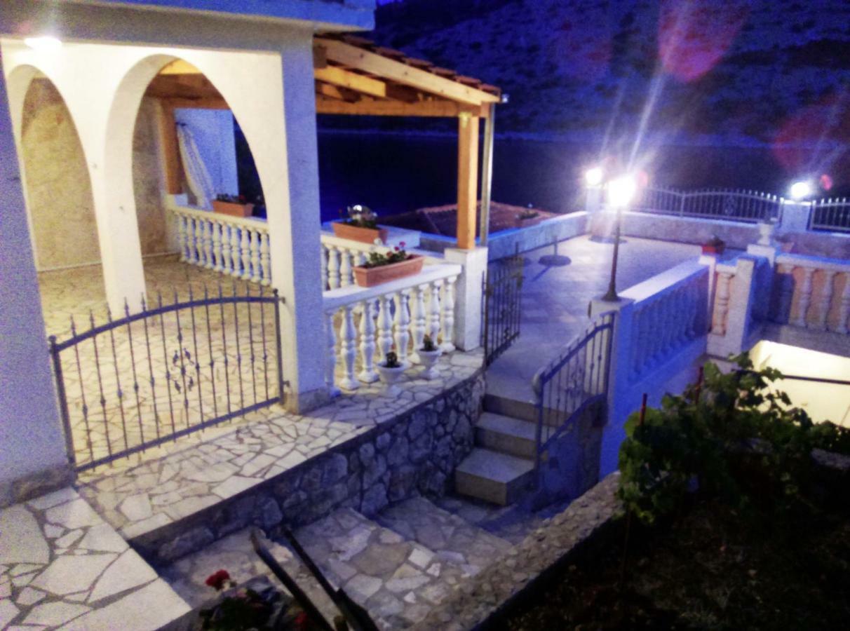Apartments Carmen Vinišće Eksteriør billede