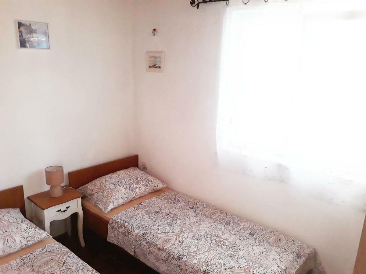 Apartments Carmen Vinišće Eksteriør billede