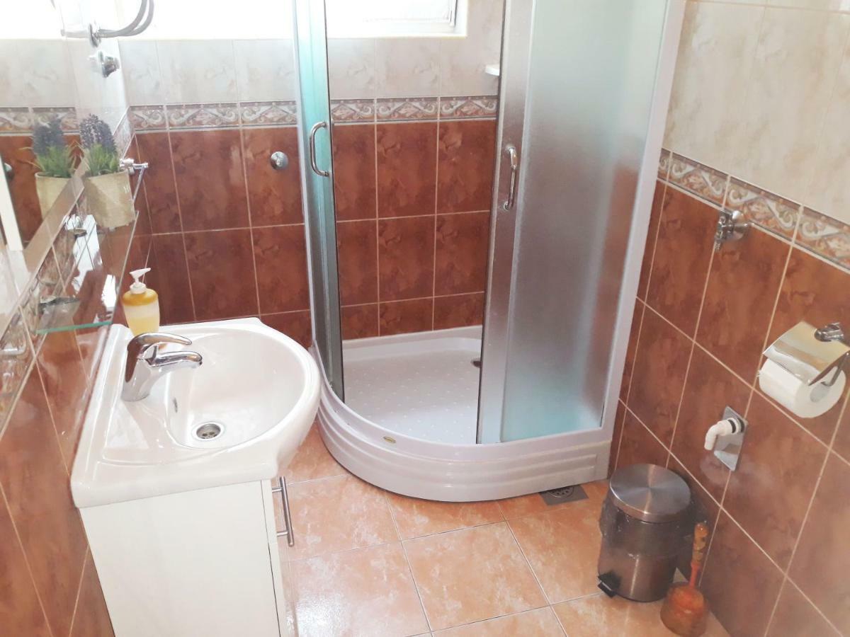 Apartments Carmen Vinišće Eksteriør billede